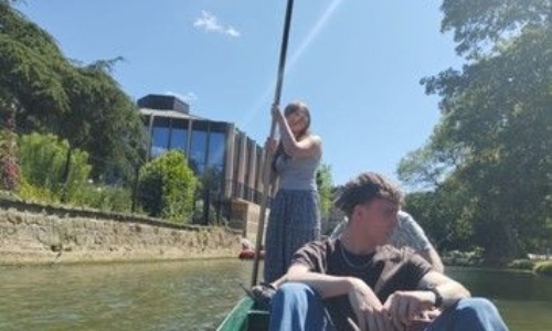 Students punting on the River Cherwell