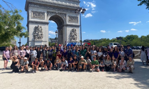 ASAP students in paris in front of the Arc de Triomphe